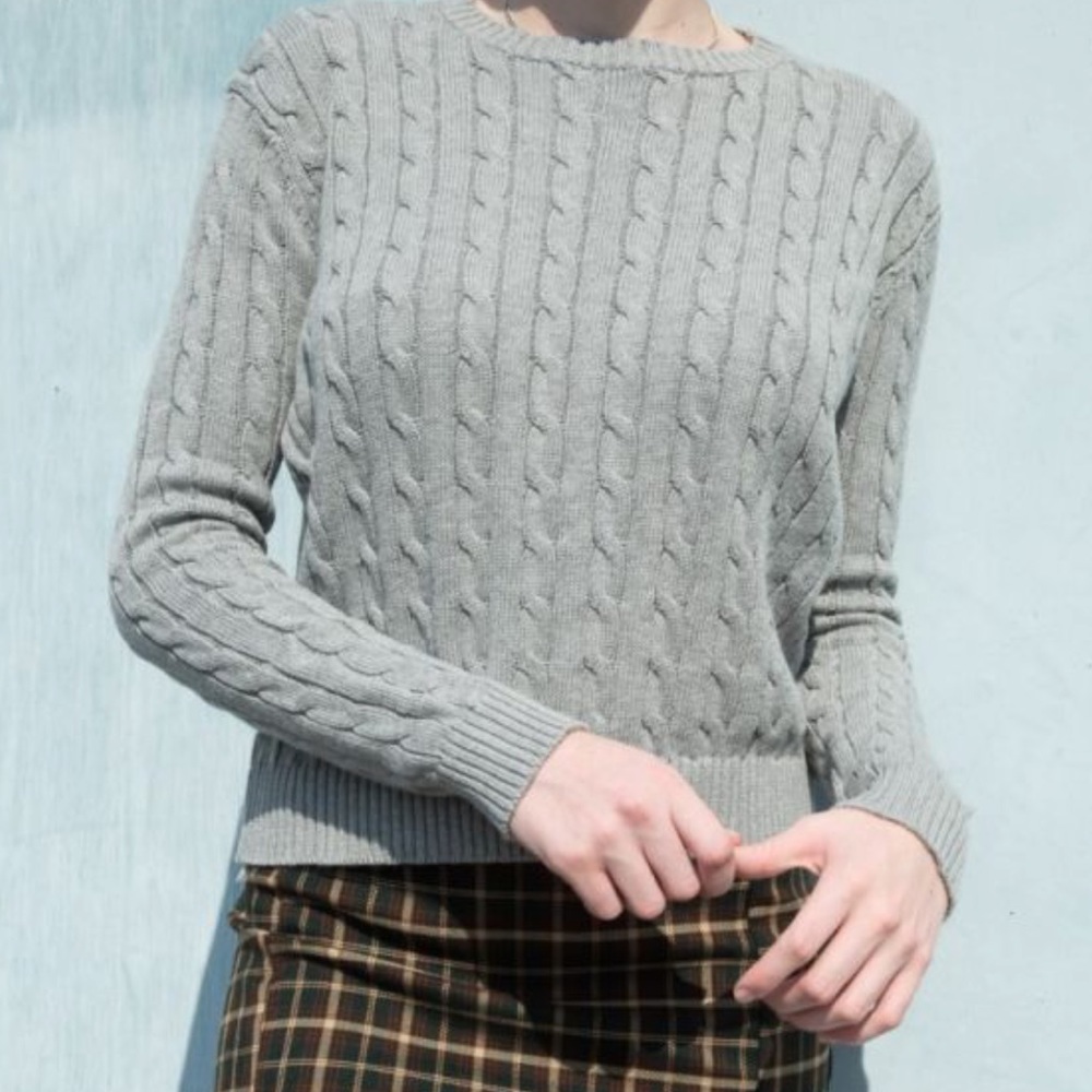 BRANDY MELVILLE KNOT OLSEN SWEATER